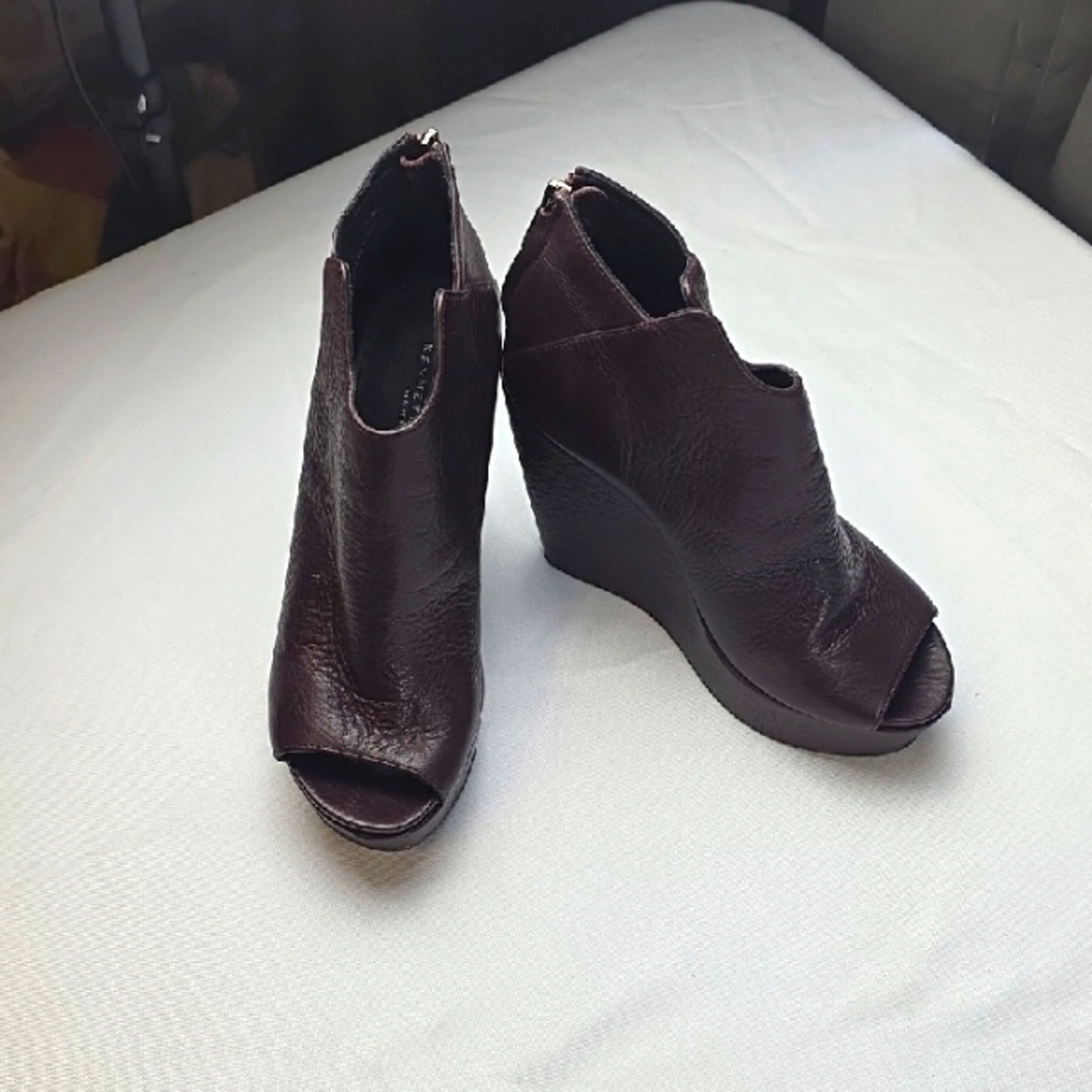 Kenneth Cole "Callaway" Brown Leather Wedge Shoes Peep Toe‎ Heel Zip Sz 7.5 EUC
